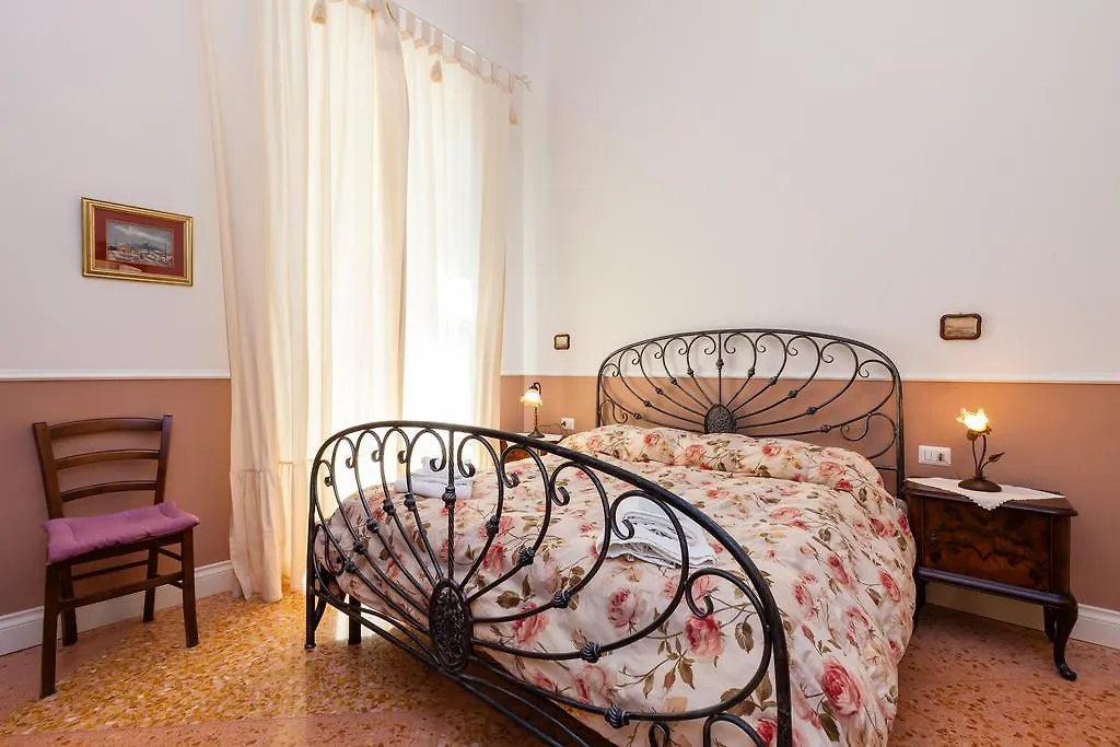 Bed & Breakfast At Home Lettieri Naples