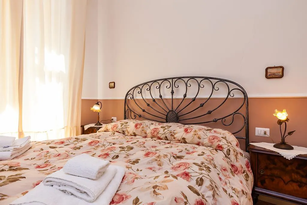 At Home Lettieri Naples Bed & Breakfast