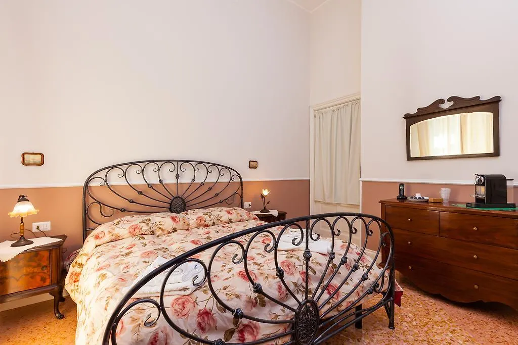 At Home Lettieri Naples 4*,